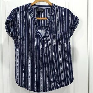 Sweet Wanderer short sleeved blouse, Size Large
